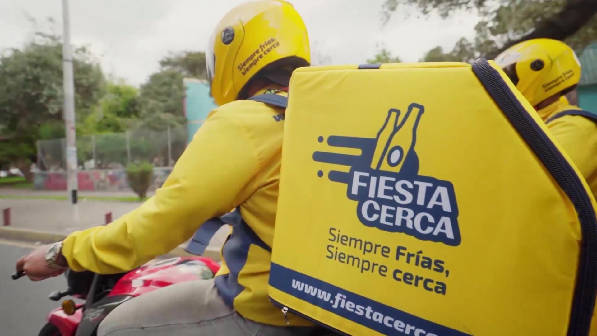 Delivery backpack with the line “Siempre frías, siempre cerca”