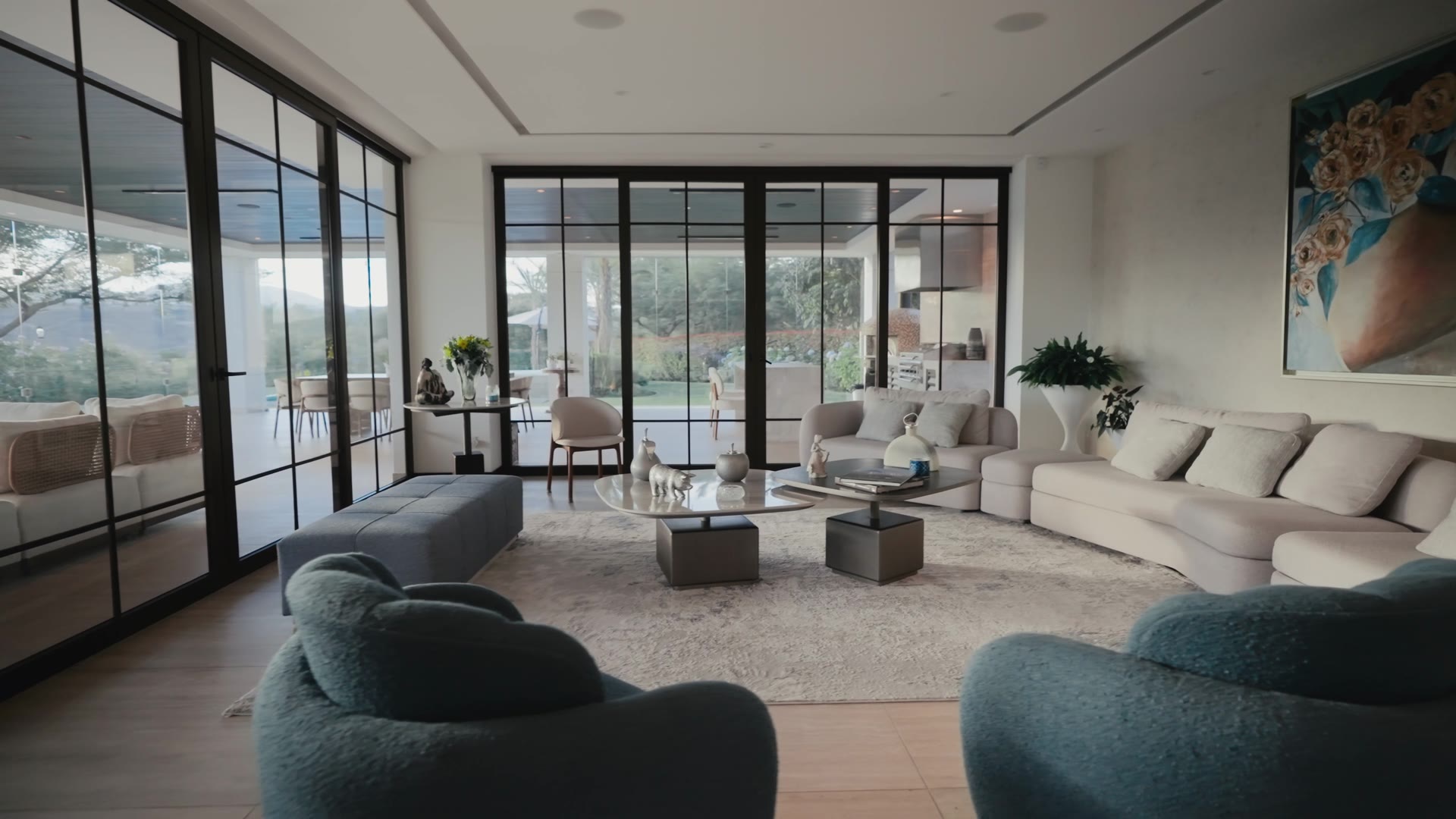 Casa GH living room with floor-to-ceiling windows onto the garden