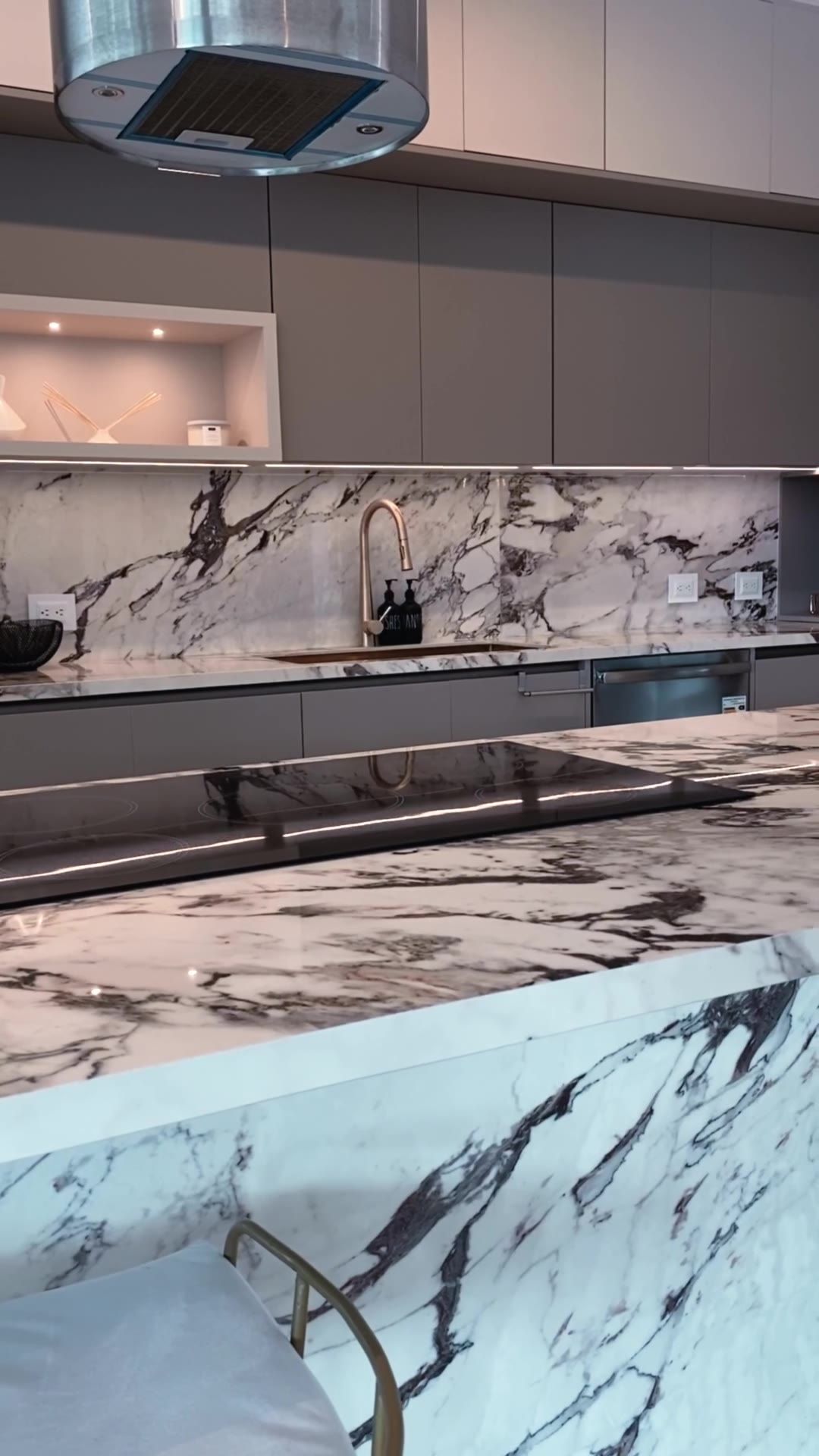 Isla de cocina en mármol